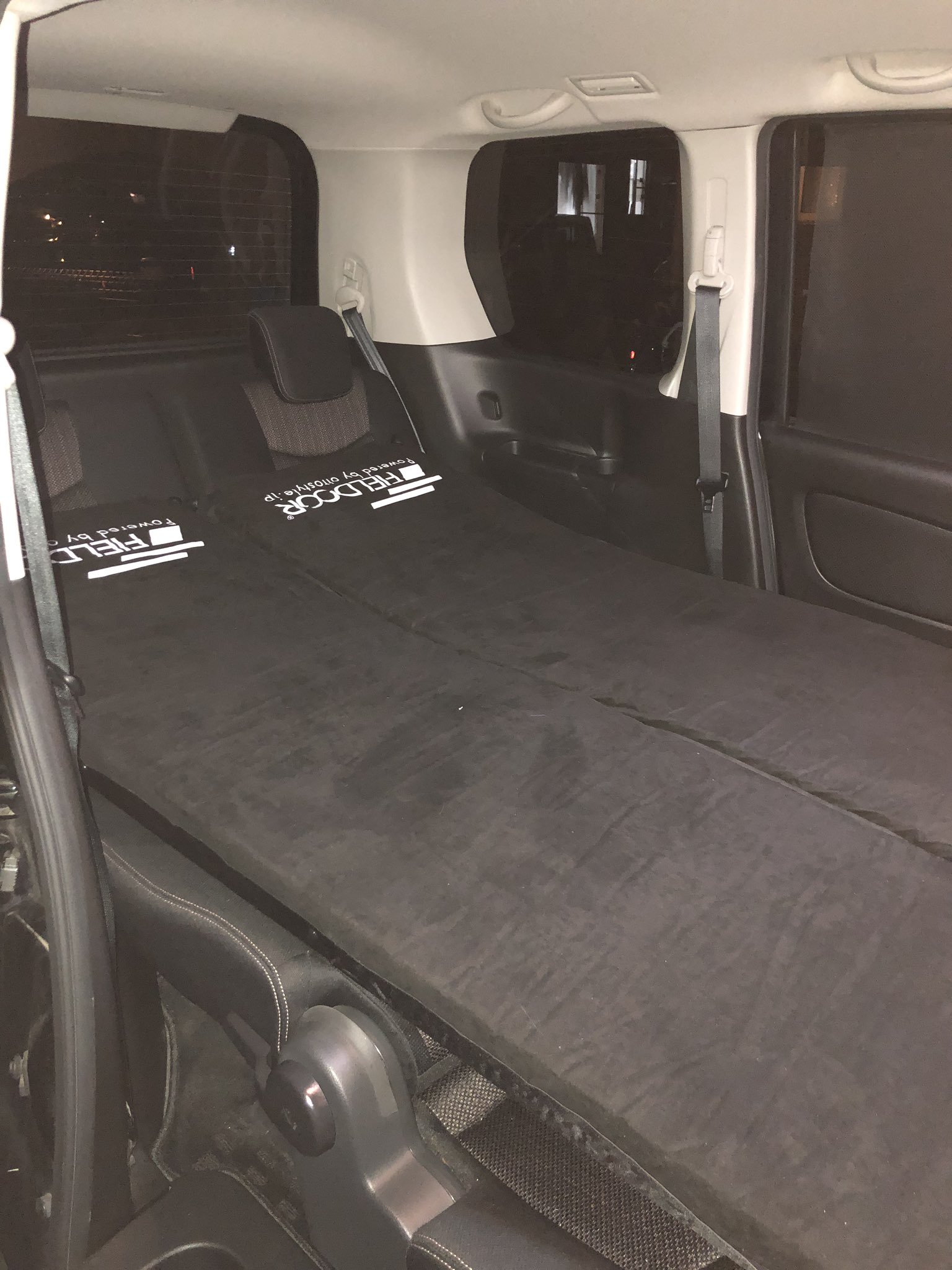 レイは只今ゴーストハンター うちのできる子セレナちゃんに車中泊マット敷いてお布団装備しました 子供たちは寒いから寝袋です ミニバンのおかげで広いから案外快適 目隠しもしたから秘密基地みたい 日産でやってみよう車中泊 セレナ 日産 レイは只今ゴーストハンター うちのできる子セレナちゃんに車中泊マット敷いてお布団装備しました 子供たちは寒いから寝袋です ミニバンのおかげで広いから案外快適 目隠しもしたから秘密基地みたい 日産でやってみよう車中泊 セレナ 日産
