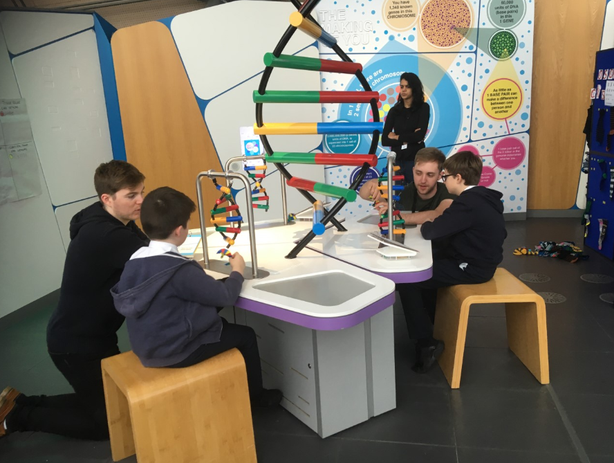 UofGMScMedGen's tweet photo. #Mygsc 🧪🧬🍓#STEM https://t.co/5t2MRh3Xb9