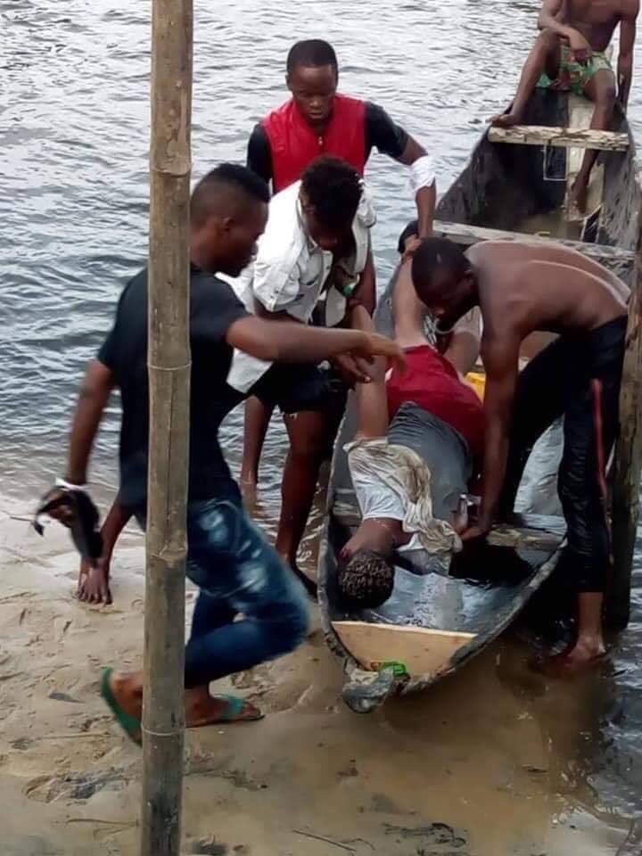 chosenone107's tweet photo. Tompolo is on the run, Ateke joined the race, asari docubo hidden on the bush, who is pursuing them? Igbos or Fulanis? who is your enemy?
That veryday the people of south south understand what Nigeria represents, they won’t hesitate to join{IPOB} with immediate affect. #JoinIPOB https://t.co/pjB3J7aVpr