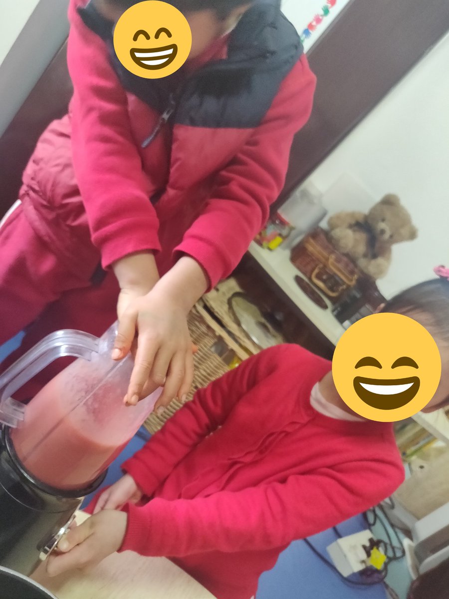 Chopping -cutting- blending - we do it all. Believe it or not - these nursery children love their Spinach Pasta!
<a href="/EyfsTbs/">EYFS_TBS_Delhi</a> <a href="/TBS_Delhi/">TBS Delhi</a> #activelearning #continuousprovision #cookingsession #independentskills #wholefoods #measurement #observationskills #healthykidsmakehealthierchoice