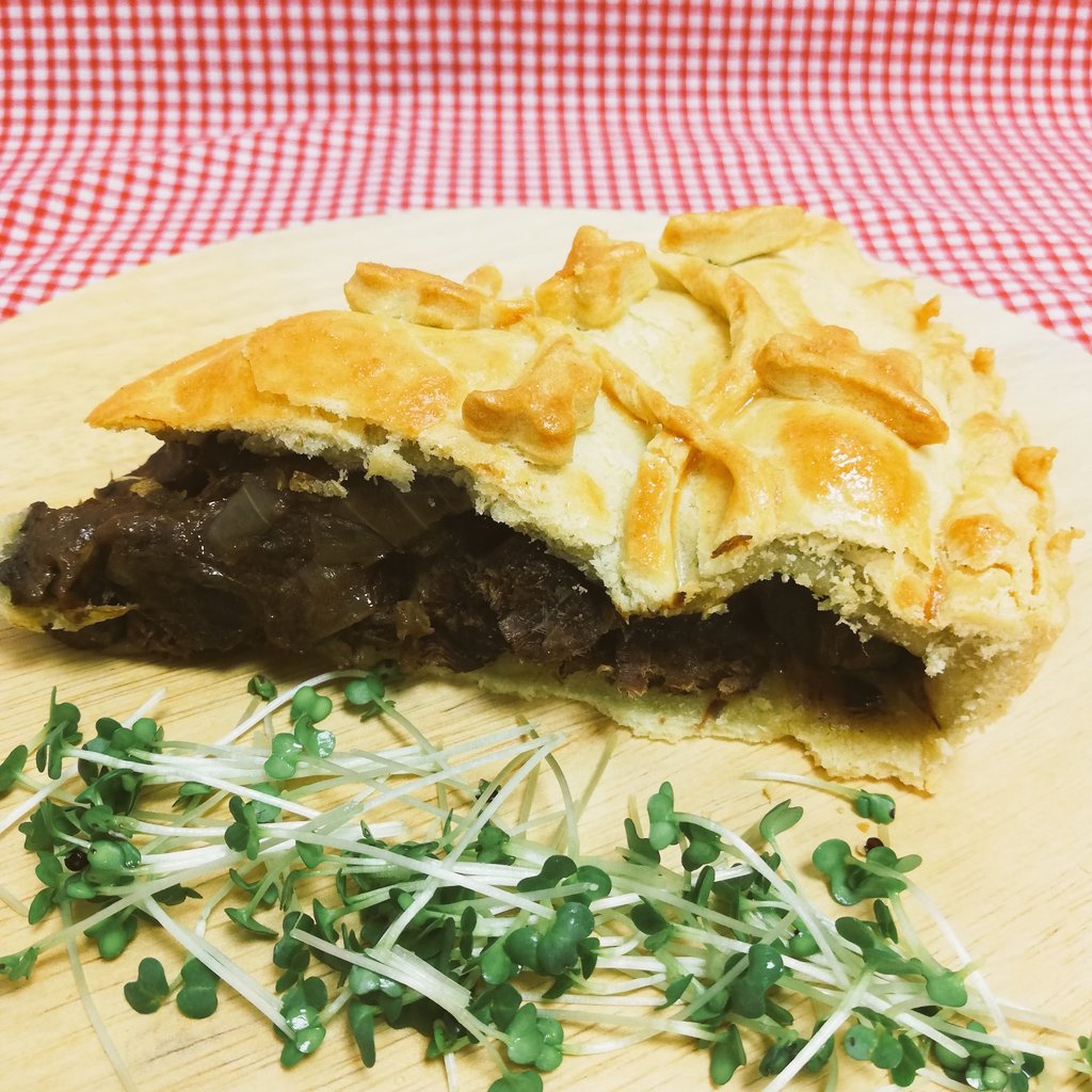 Fridays pie steak and onion shortcrust perfect for British beef week #GBBW#fairfaxmeadow @fairfax_london @FairfaxMeadow @ServestFoodCo