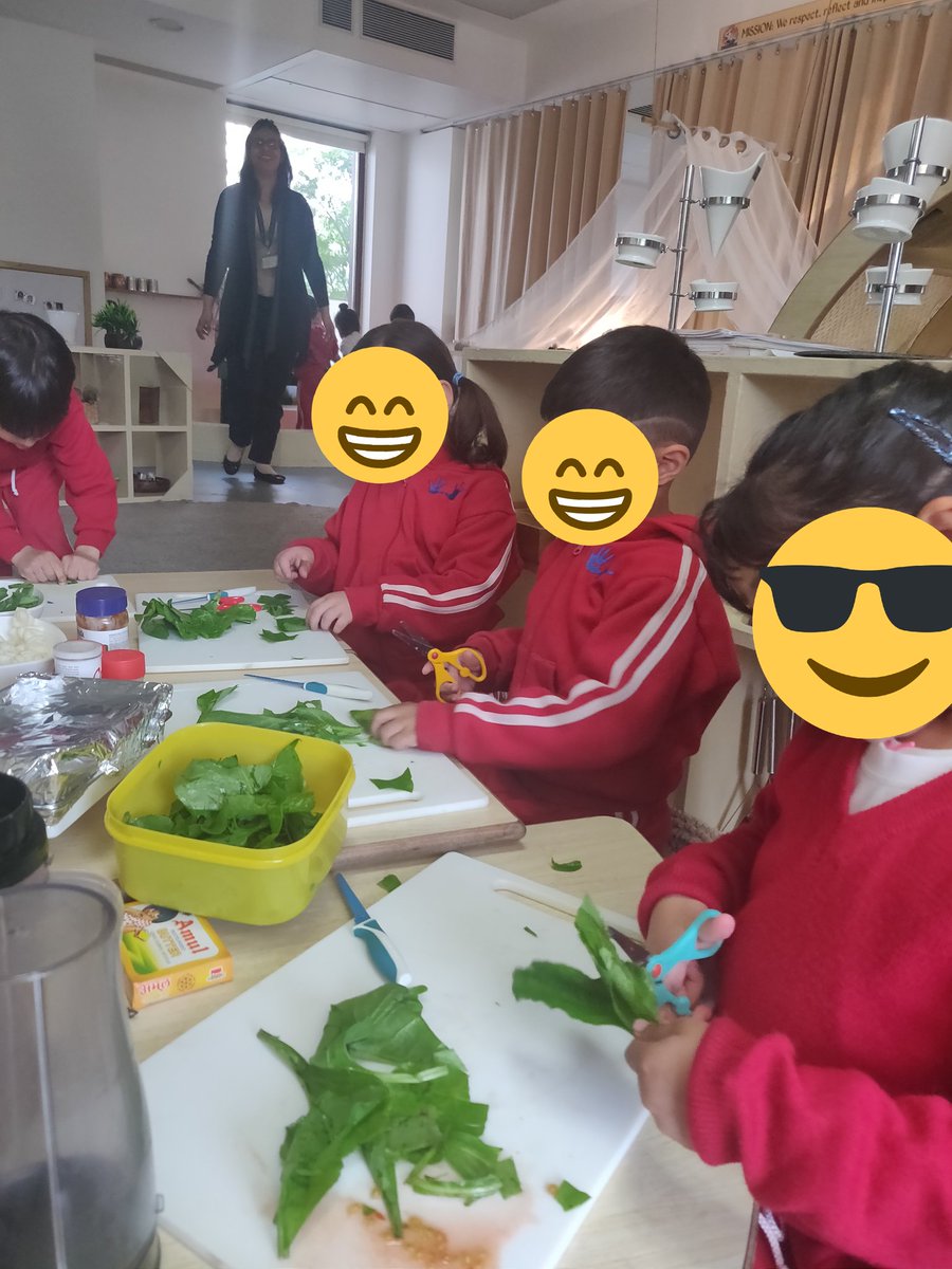 ShereenaMary's tweet photo. Chopping -cutting- blending - we do it all. Believe it or not - these nursery children love their Spinach Pasta!
@EyfsTbs @TBS_Delhi #activelearning #continuousprovision #cookingsession #independentskills #wholefoods #measurement #observationskills #healthykidsmakehealthierchoice https://t.co/GKxDewdcla