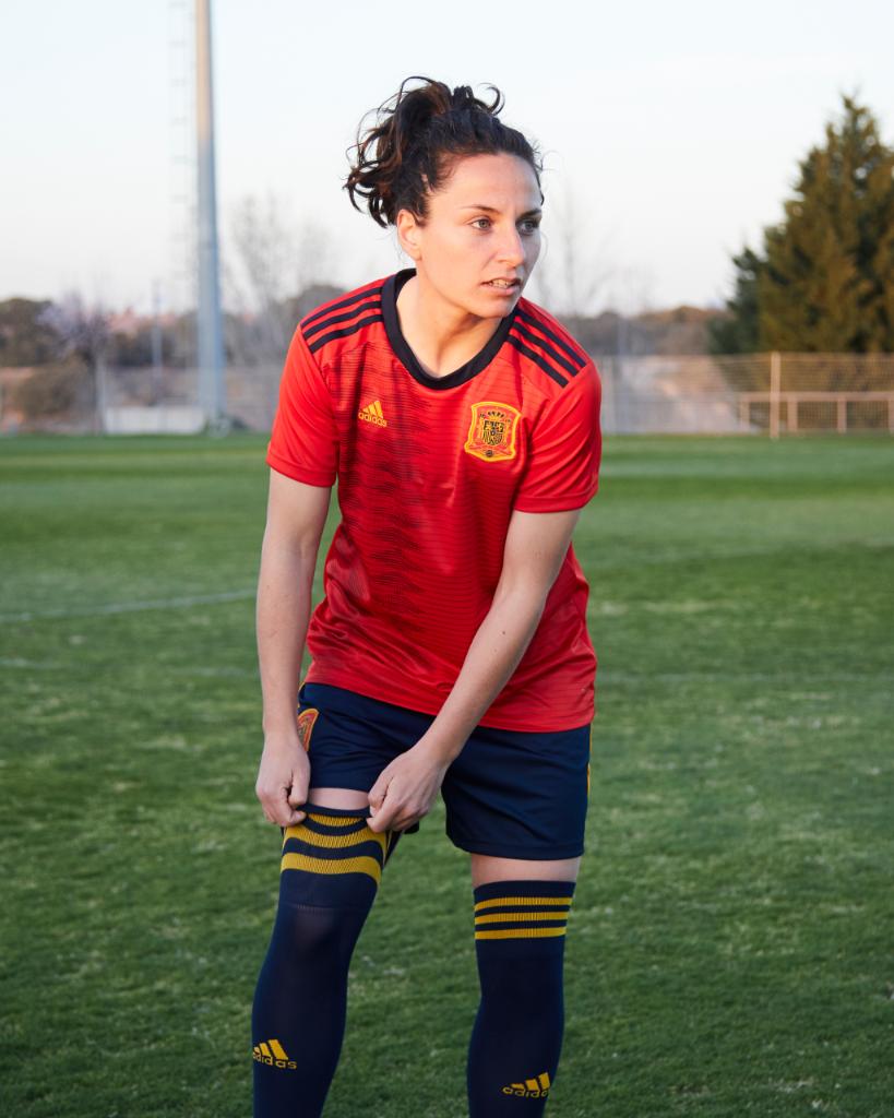 EleteTSC's tweet photo. 🇩🇪🇪🇸🇸🇪 Actualizamos los posts de ayer con fotos oficiales de @adidasfootball y las jugadoras de cada selección.

👉 https://t.co/TFZsYxYTM2 https://t.co/zrRbNqJ4uN