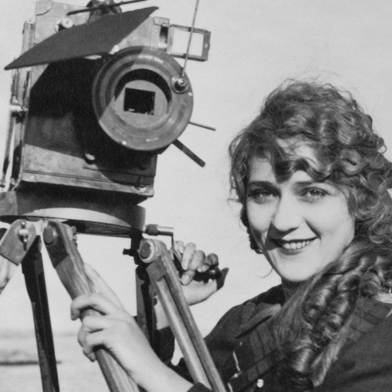 Women at cinema

Mary Pickford with a camera. She was more than an actress, and being an actress its hard enough!

#InternationalWomensDay #DiaDeLaMujer #8M2019 #marypickford #cinematography @kuklademetra @chlebnikov012 @EvaArriagaD @RogerSabat @_IrAdler @terrorMolins