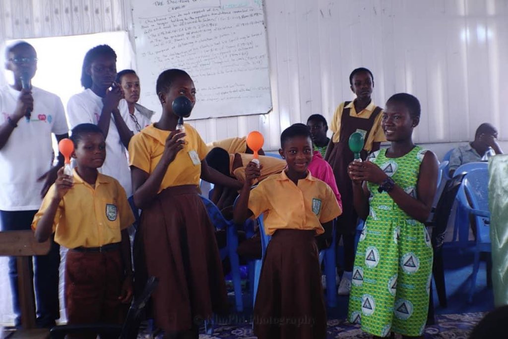 ObengAppah's tweet image. At @youngatheartgh we have a strong belief that empowering the girl child is crucial in creating responsible women and a better society in the future for us all. #HappyWomensDay #LabAndLibraryOnWheels @Jayef40 @jayllion @thePOE_T @ameyaw112 @a_agyeiwaah @AdomEfua @gyaanua