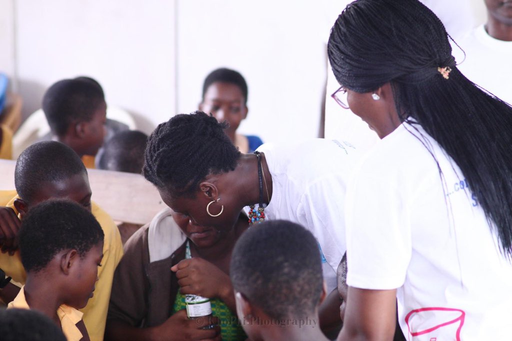 ObengAppah's tweet image. At @youngatheartgh we have a strong belief that empowering the girl child is crucial in creating responsible women and a better society in the future for us all. #HappyWomensDay #LabAndLibraryOnWheels @Jayef40 @jayllion @thePOE_T @ameyaw112 @a_agyeiwaah @AdomEfua @gyaanua