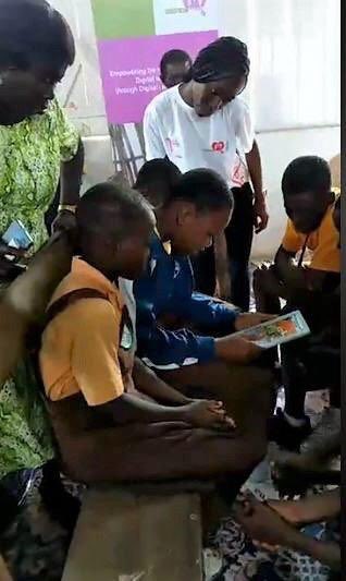 ObengAppah's tweet image. At @youngatheartgh we have a strong belief that empowering the girl child is crucial in creating responsible women and a better society in the future for us all. #HappyWomensDay #LabAndLibraryOnWheels @Jayef40 @jayllion @thePOE_T @ameyaw112 @a_agyeiwaah @AdomEfua @gyaanua