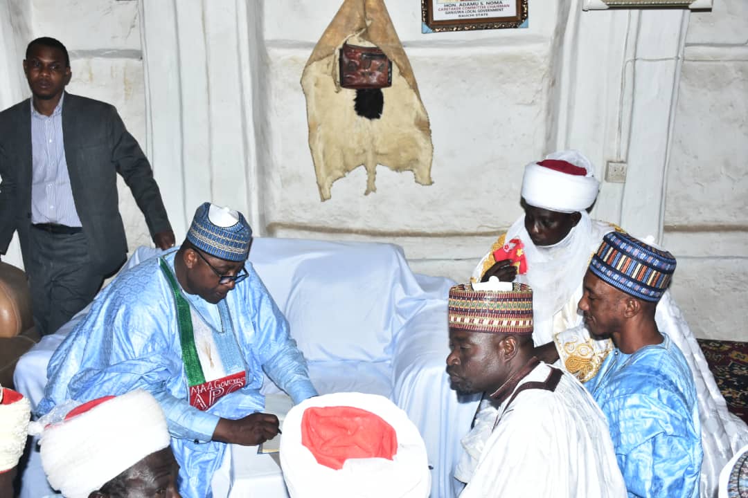 leadtots's tweet photo. The Executive Governor of Bauchi State, Barr. M.A Abubakar endorsed,signed the #leadtots pledge card, pledging to involve youth in his leadership when reelected as Governor under the platform of All Progressive Congress https://t.co/jEwLP5GAEr
