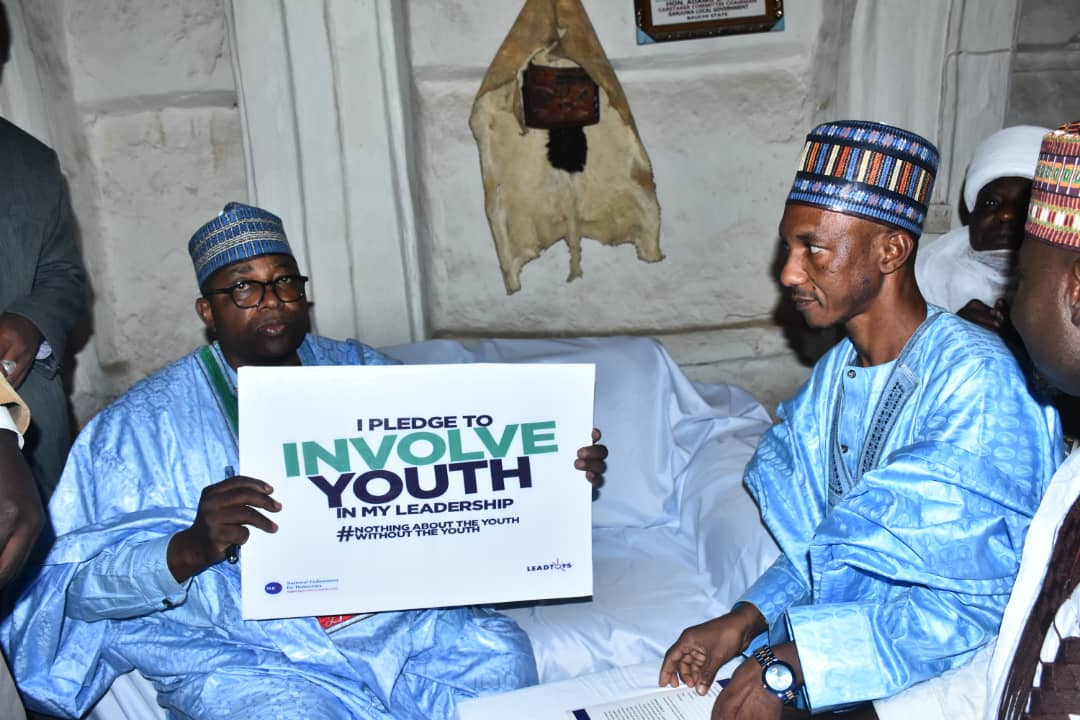 leadtots's tweet photo. The Executive Governor of Bauchi State, Barr. M.A Abubakar endorsed,signed the #leadtots pledge card, pledging to involve youth in his leadership when reelected as Governor under the platform of All Progressive Congress https://t.co/jEwLP5GAEr