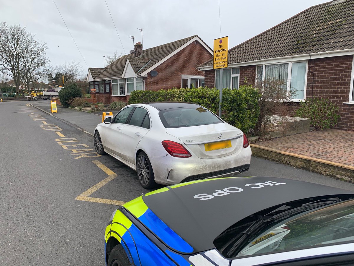 LancsRoadPolice's tweet photo. The yellow signs, yellow boards &amp; yellow zig zags weren’t enough to stop the driver of this car from parking outside @AnchorsholmeAPS whilst dropping their child off. Completely unacceptable outside any school. The driver was issued with a further reminder (ticket) #Team2TacOps https://t.co/TmNcFti3xb