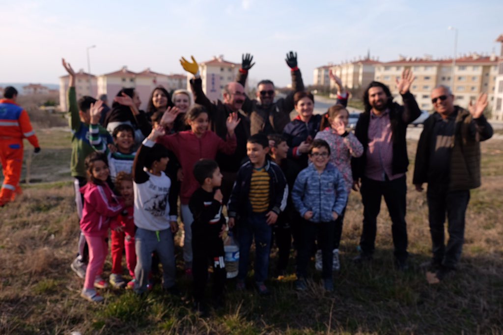 AnaOprisan_PhD's tweet photo. Community action in Edirne Toki quarter together with Deputy Mayor, local NGOs and #ROMACTED facilitators // Çevre temizliği ve fidan dikimi etkinliği -Edirne Belediyesi, Cevre Gonulluleri Dernegi, Roman Genclik Dernegi, mahalle temsilcileri ve #ROMACTED kolaylaştırcılarla. https://t.co/JX79F5jibW