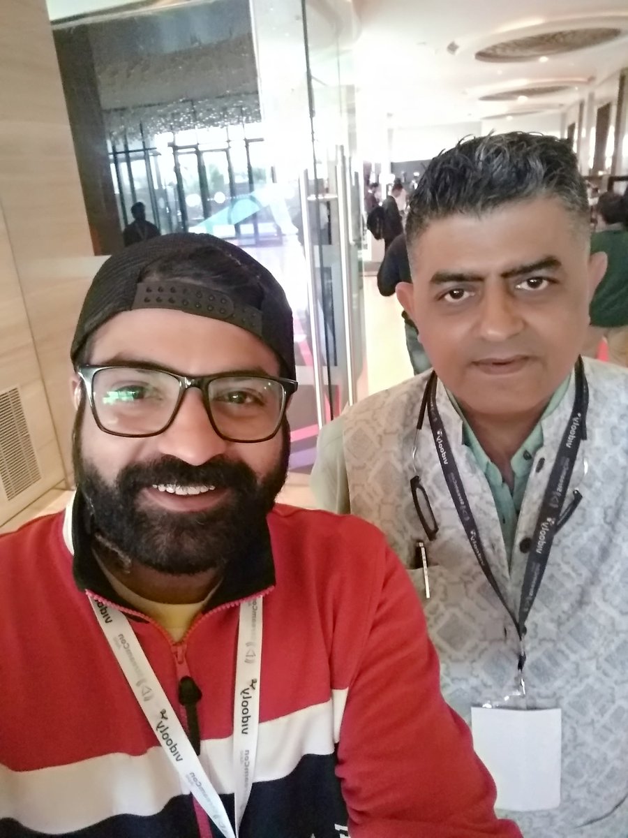 thekamraman's tweet photo. #chalostreamcon #StreamConAsia #streamcon such an honour working for stream can Asia and meeting our favourite stars! https://t.co/YNAvgMuT7a