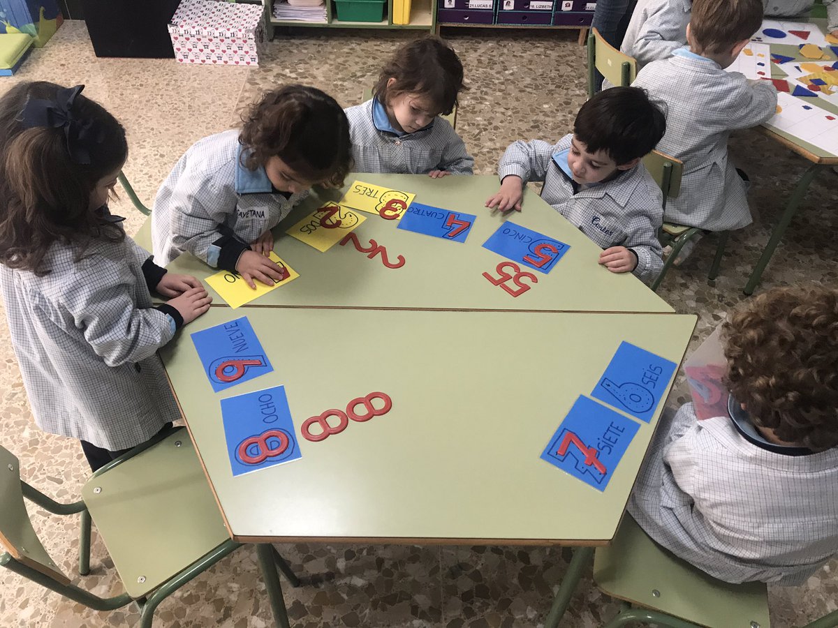 Xtorey_benifaio's tweet photo. #divertimates Jugamos por rincones con el material manipulativo de aula #3años https://t.co/gnRauICSO0