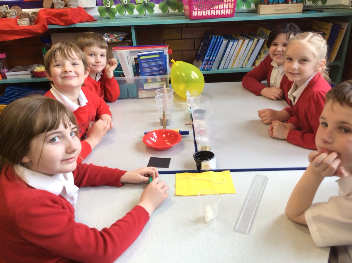 KnypersleyFirst's tweet image. The beginning of our science day. Can the children decide how to sort all of these different objects? #science #solidliquidgas #youngscientists