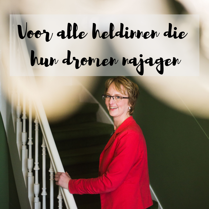 Voor alle vrouwen die met én zonder zelfvertrouwen hun dromen willen realiseren. Voor jou dus. 

#womensday #womensday2019 #internationalevrouwendag2019 #businesswoman #business #dromen #doelen #held #heldin #zelfvertrouwen #zakelijkzelfvertrouwen