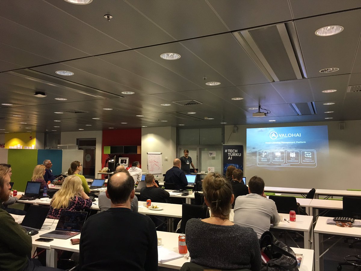 TechTurkuWeek's tweet image. Viikon viimeinen tapahtuma käynnissä yrityspalvelupiste Potkurissa! Machine learning bootcampilla vierailijapuheenvuoron piti tänään @valohaiai @orasimus ! #techturku #techturkuai #turkuictweek