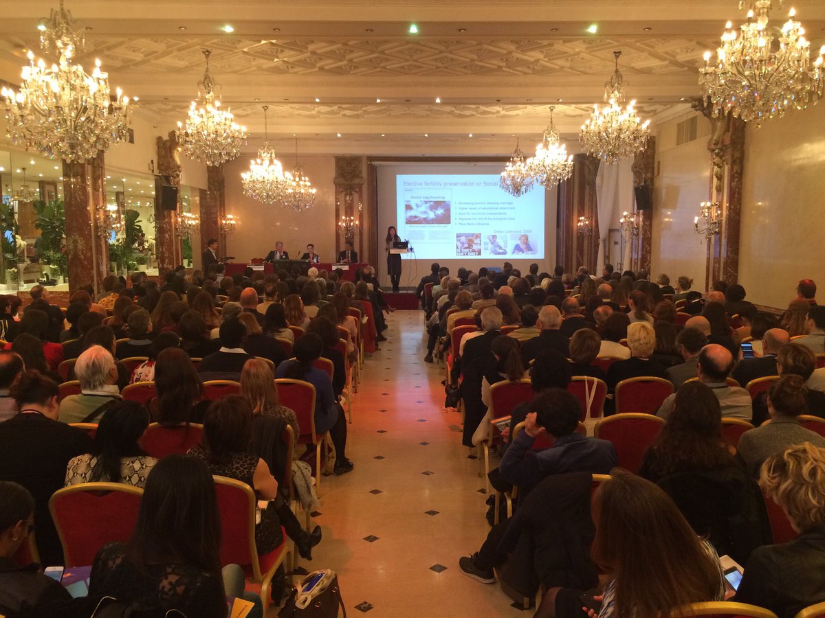 HopitalFoch's tweet photo. La professeure Laura Rienzi partage son point de vue de biologiste sur l’autoconversation ovocytaire devant une salle comble ! #GYNFOCH https://t.co/kCmrPriore