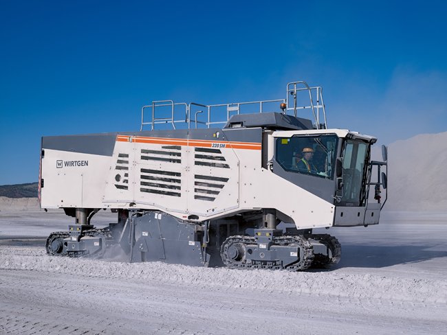 global_highways's tweet photo. . @WirtgenUK 220 SM and 220 SMI surface miner suit soft rock extraction https://t.co/9segWLytR4 #wirtgen #surfaceminer #WorldHighways #baumaPreview @baumaOfficial #bauma2019 https://t.co/9ddykVZFC9