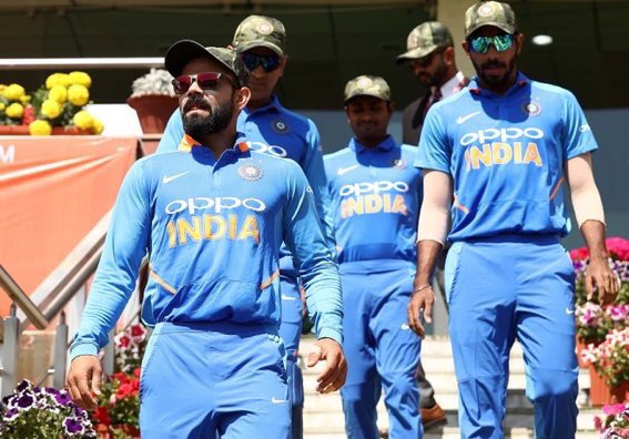 SirJadeja's tweet photo. Team India is sporting camouflage caps today as mark of tribute to the martyrs of Pulwama terror attack and the armed forces. Team India will donate entire match fees of Ranchi ODI. 

Great initiative by Lt Colonel MS Dhoni. Kudos to Team India. 🙏🇮🇳 #INDvsAUS #INDvAUS https://t.co/wqkMXDelsz