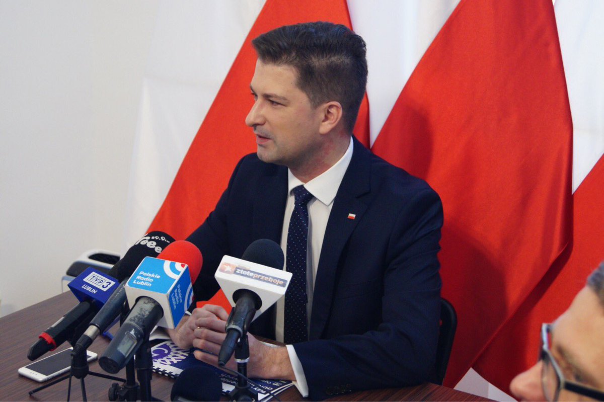 Tulajew's tweet photo. Chcemy, aby Polacy żyli na poziomie europejskim. Dlatego zapowiedzieliśmy i skutecznie zrealizujemy #NowaPiątkaPiS!
Dziś przedstawiłem #mapadrogowa realizacji programu #NowaPiątkaPiS
@pisorgpl https://t.co/ayvTYmYDPe