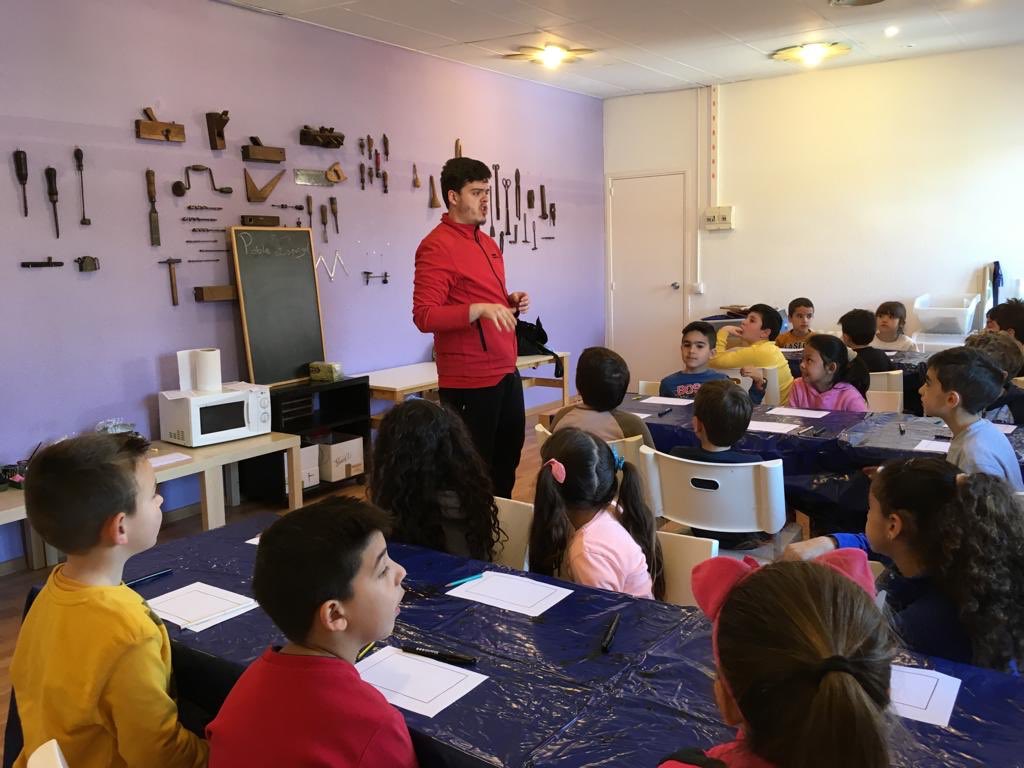 2n ja està al <a href="/PobleEspanyol/">Poble Espanyol</a>