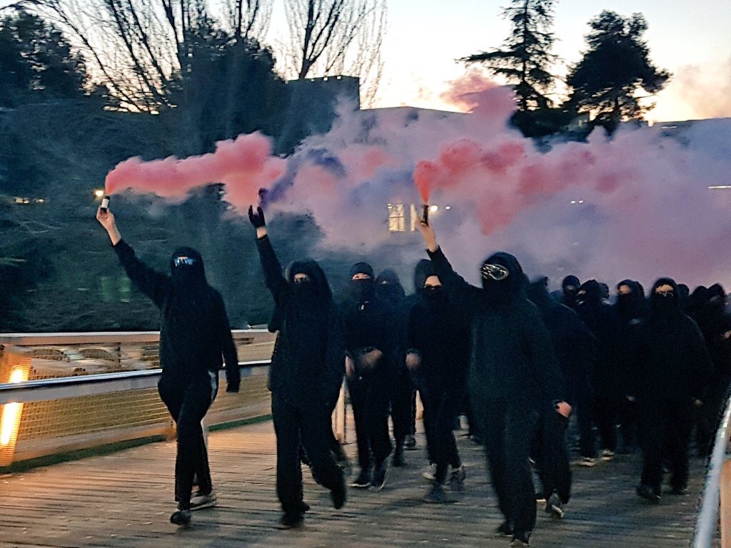 amifuab's tweet photo. ✊🏼 Les estudiants en peu de guerra per un feminisme de classe!
VISCA LA LLUITA FEMINISTA!
#EstudiantsVG8M https://t.co/iWUnF57qIP