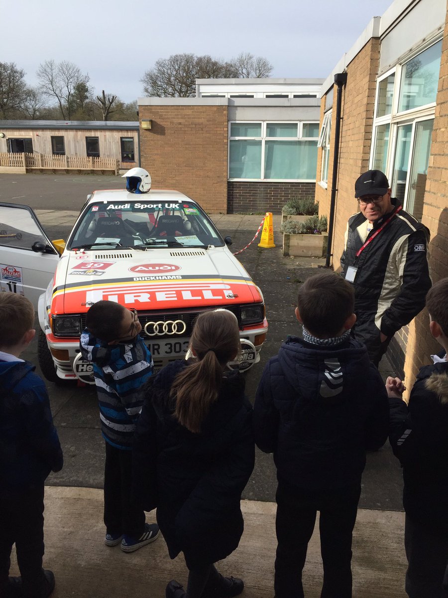 KingswoodPri's tweet photo. Careers Fair underway. Welcome to Year 3 from @DanesholmeJun and a big thank you to our volunteers! @dhlukfoundation @northantspolice @MintridgeFDN @Iconicmsport https://t.co/h3AuKdYzey