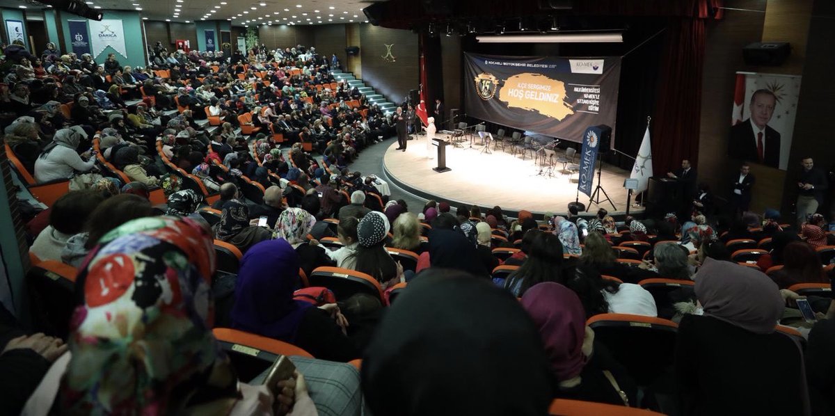KocaeliBaskani's tweet photo. Bugün Darıca’mızı renklere boyayan yöresel zenginliğimizi kentimize taşıyan KO-MEK kursiyerlerimize ve onların meslekî eğitimini sağlayan usta öğreticilerimize teşekkürlerimi sunuyorum.
 
İlçe Sergimiz hayırlı - uğurlu olsun… https://t.co/d6f6MUt1h0