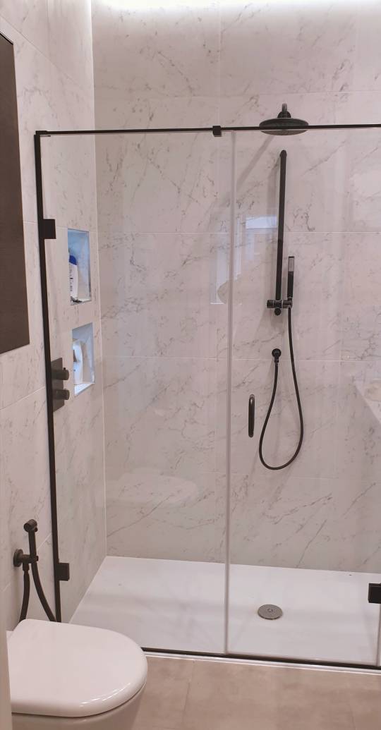 Monochrome style has never been so popular and this includes in your #bathroom. #tslinstallations #minimalistbathroom