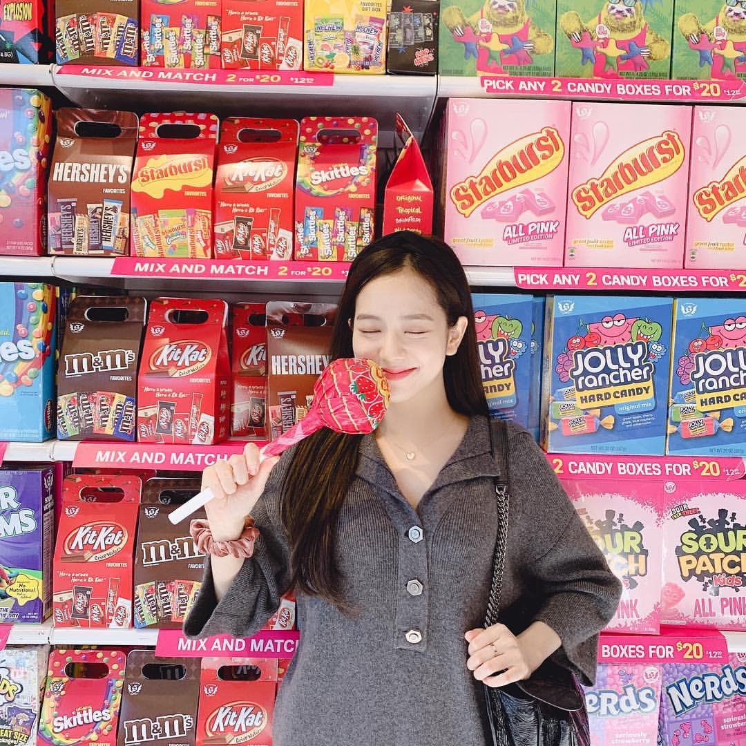 taypinkd's tweet photo. Nyeongan sooyaaaaa😅
#InternationalWomensDay
#JISOO #KIMJISOO #JICHOO
#BLACKPINK https://t.co/usUUWiKS31