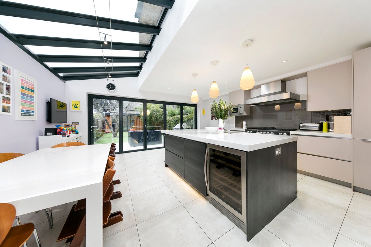 Just launched, a beautiful family house in a classic tree lined avenue in #Richmond 
Here is the link bit.ly/2EUbYqt