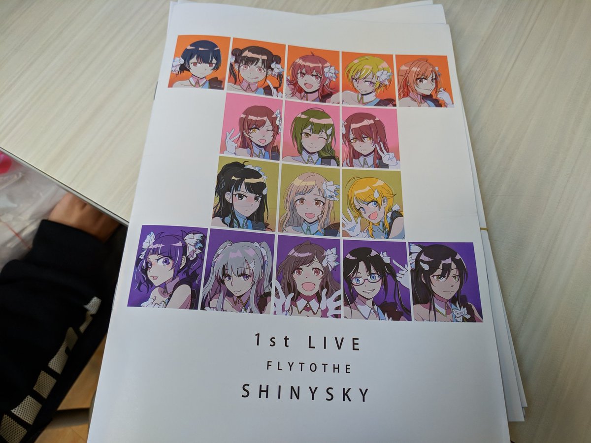tcc0809's tweet photo. シャニマス 1st LIVEに向けて
台湾のプロデューサーと一緒に作りましたコール本です！
#シャニマス 
#シャニマス1st https://t.co/t3SdfkW3bf