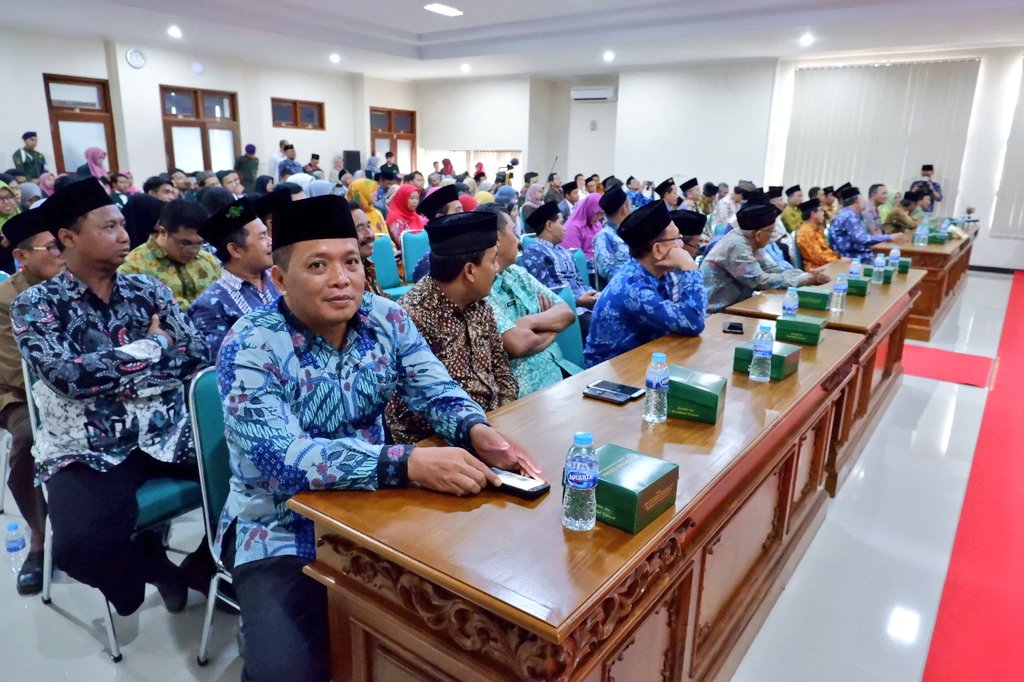 Sore ini, kami menerima kunjungan Menristek Dikti RI Prof. H. M Nasir dlm rangka Peresmian Gd. Perpustakaan UNISNU.