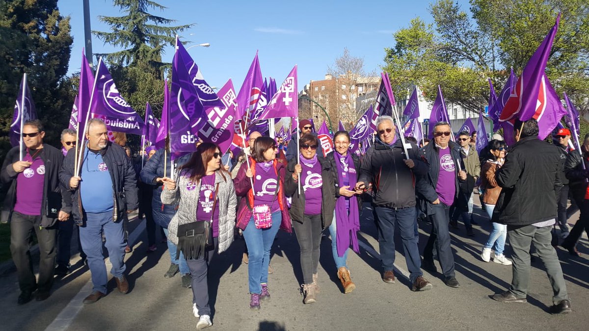 ccooandalucia's tweet photo. 💜#8MSIEMPRE | Nos llegan las primeras imágenes de centros de trabajo en esta jornada del 8M
‼️El Hospital Virgen de las Nieves de #Granada sale a la calle:
✊Basta de brecha salarial
✊Basta de discriminación hacia la mujer
✊Basta de precariedad
#IgualandoDerechos https://t.co/beODpdZa0m