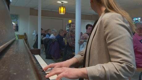 CBCPEI's tweet image. How music therapy is helping Islanders with Parkinson's disease ift.tt/2ToE4TH #pei
