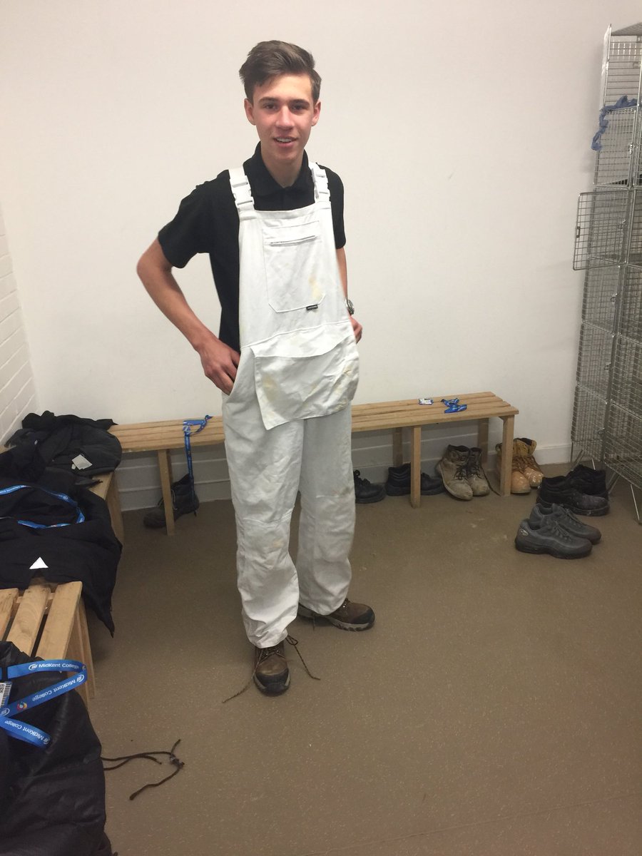 PCheal25's tweet photo. Great start to Paint and Decorating @MidKentCollege! @TheRowansAP boys are loving it! #CollegeCarousel #AnotherTrade https://t.co/AfrGs1QAvR