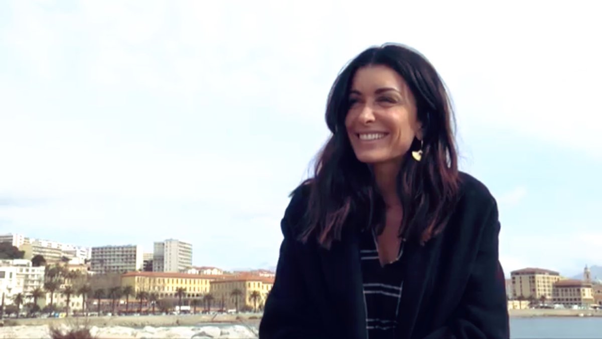 Promo_Jenifer's tweet photo. ⏯ VIDÉO 

.@JeniferOfficiel se confie à @Corse_Matin avant le lancement de sa tournée à Ajaccio ce vendredi ☺️

🔹 https://t.co/G02gmL9OsM

#NouvellePage2Tournées https://t.co/uexY8N0l1z