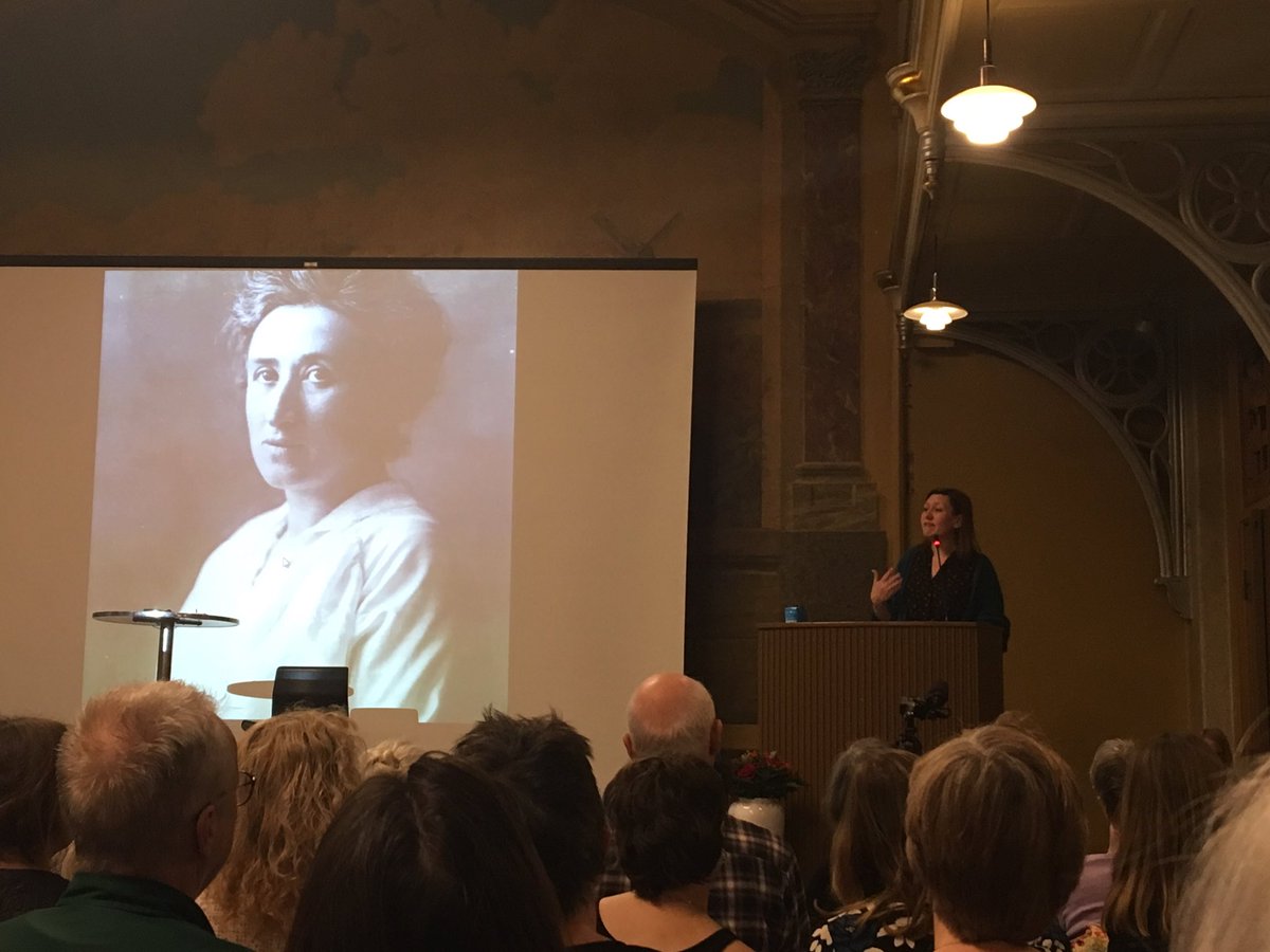 kommunisterne's tweet photo. . @Marie_Frede, redaktør på Revolution og forfatter af Rosa Luxemburgs revolutionære arv, talte i dag på Arbejdermuseet i forbindelse med kvindernes internationale kampdag #dkpol #IWD⁠ ⁠ #8marts https://t.co/3O2vAUrbV8