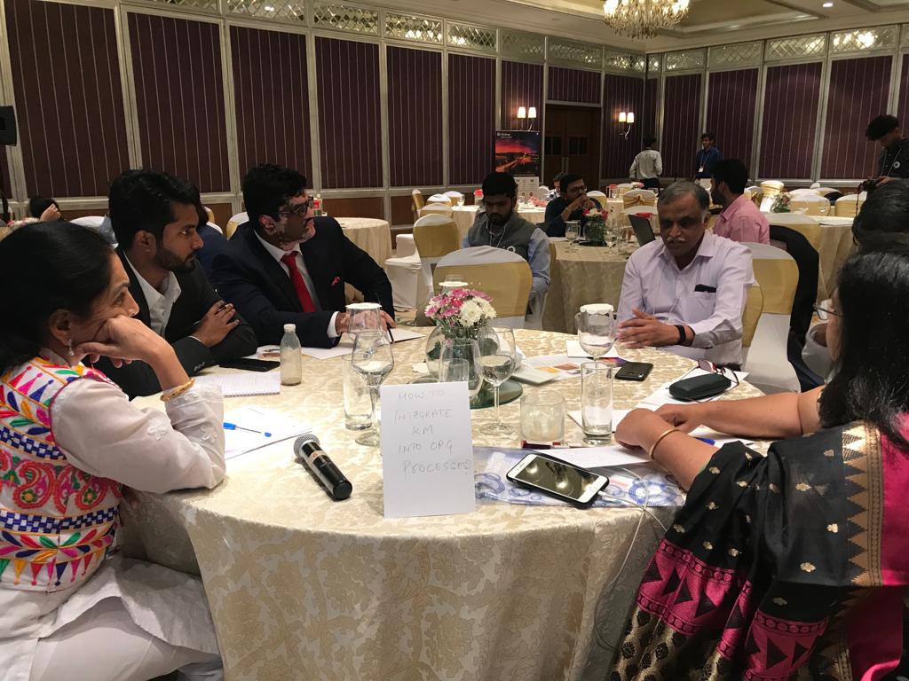 SummitCii's tweet photo. Getting Hands-On KRO framework during #KROFrameworkMC session -@Rajesh_Dhillon 
#Answeringquestions #groupdiscussion  
#CIIknowledgesummit https://t.co/ykZzEzY0kR