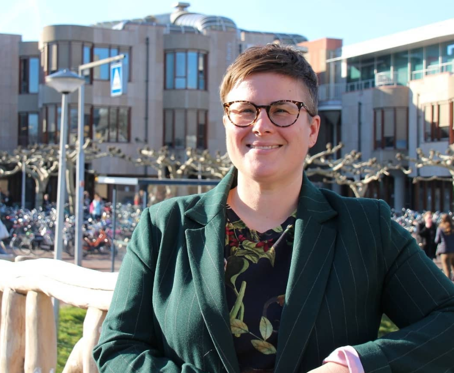 LeidenHum's tweet photo. ‘A lot of students that choose to study gender and sexuality sign up because it means something to them personally. It’s a study of real life and, in a way, it supports their personal development as a human being.' - Eliza Steinbock #humansofhumanities https://t.co/89UuIORlUj https://t.co/xrE2zHVblr