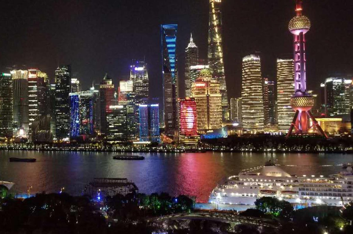 DestinationCHN's tweet photo. Our GM Gunther is on a site inspection in Shanghai. This is the view from his room at the W! #DestinationChina https://t.co/tpqUw14mAl