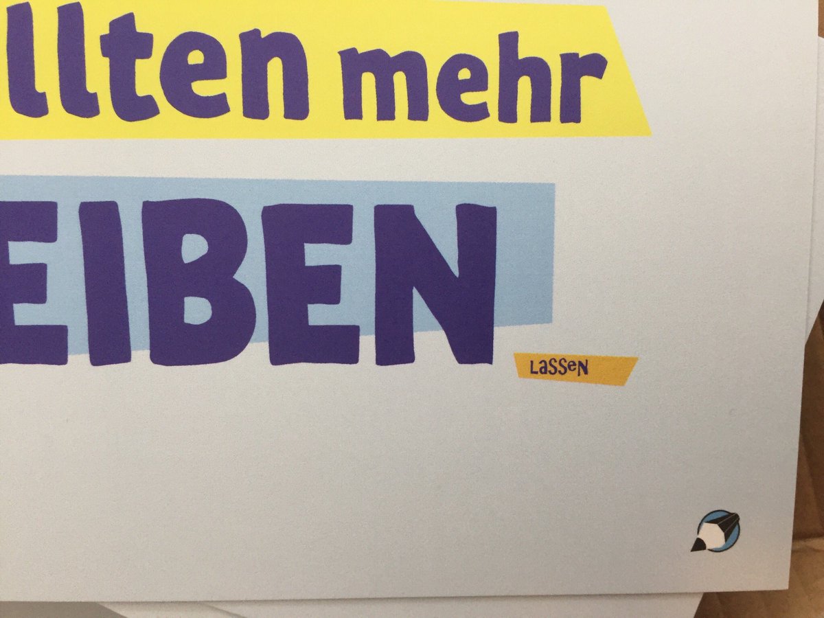 volltexter's tweet photo. So, meine neue Postkarte ist eingetroffen. Wer will ein persönlich beschriebenes Exemplar erhalten? https://t.co/AIYZ6LTEfY