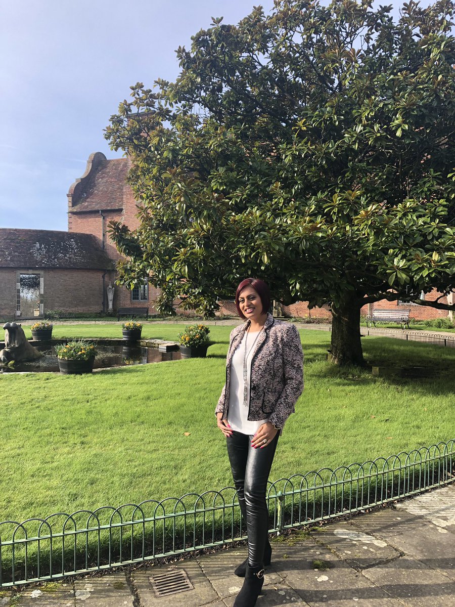 The_ChicStylist's tweet photo. Celebrating IWD 2019 at the glorious Port Lympne Reserve! Hooray #iwd2019 #aspinalfoundation #portlympne #thomsonandscott #thechicstylist https://t.co/WhzLz7kXPR