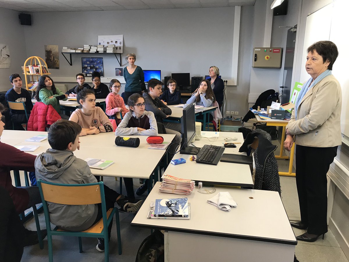 #journeedesdroitsdesfemmes
Intervention de Myriam Dubois-Besson au collège République à #Cholet autour de la place des femmes en politique, dans le cadre de l’itinéraire éducatif du #Département #LEgalitéToutUnProgramme