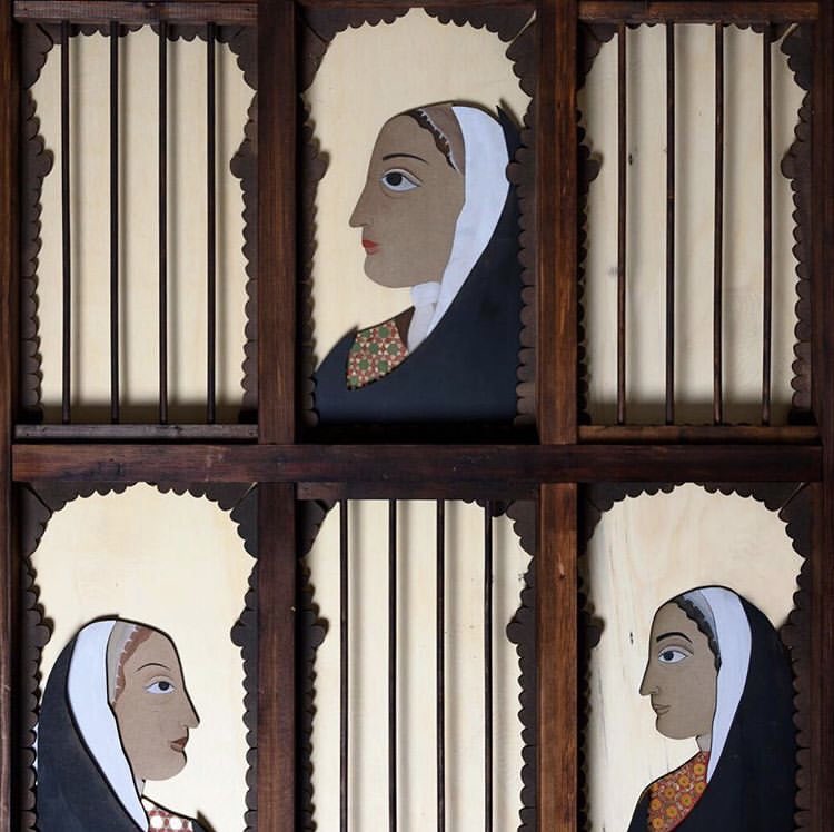 Celebrating #InternationalWomensDay with alumna #SarahAlAbdali. Comes from the land of Hejaz, her origins have given her a sense of responsibility to her Hejazi culture. Represented by <a href="/hafezgallery/">حافظ جاليري Hafez Gallery</a>, see her works at Booth A6 <a href="/artdubai/">Art Dubai</a> next week.