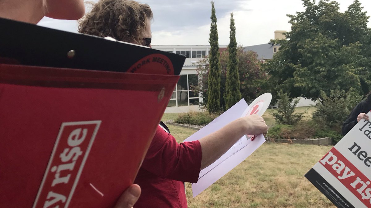 thirza_white's tweet photo. Today on #IWD2019 I pay tribute to all the #strong, #brave, #committed workplace #leaders who are passionate about changing their workplaces and our communities. @CPSUTas #women #delegatesrock #union #proud #auspol #politas #motion #industrial #action #TassieNeedsAPayRise https://t.co/V4u7qVtG81