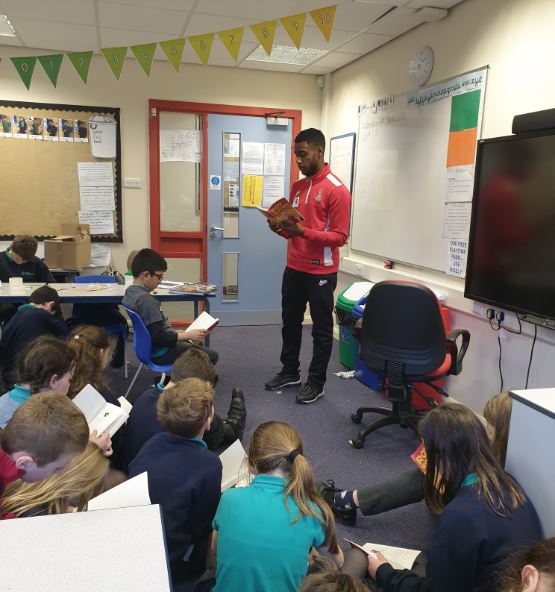 Literacy_Trust's tweet image. Youth ambassador and football player @raeece_o1 has been running brilliant storytelling sessions and giving away books to Year 5 pupils at @NessfieldSchool and Victoria Primary School in Keighley with #InspiringParents