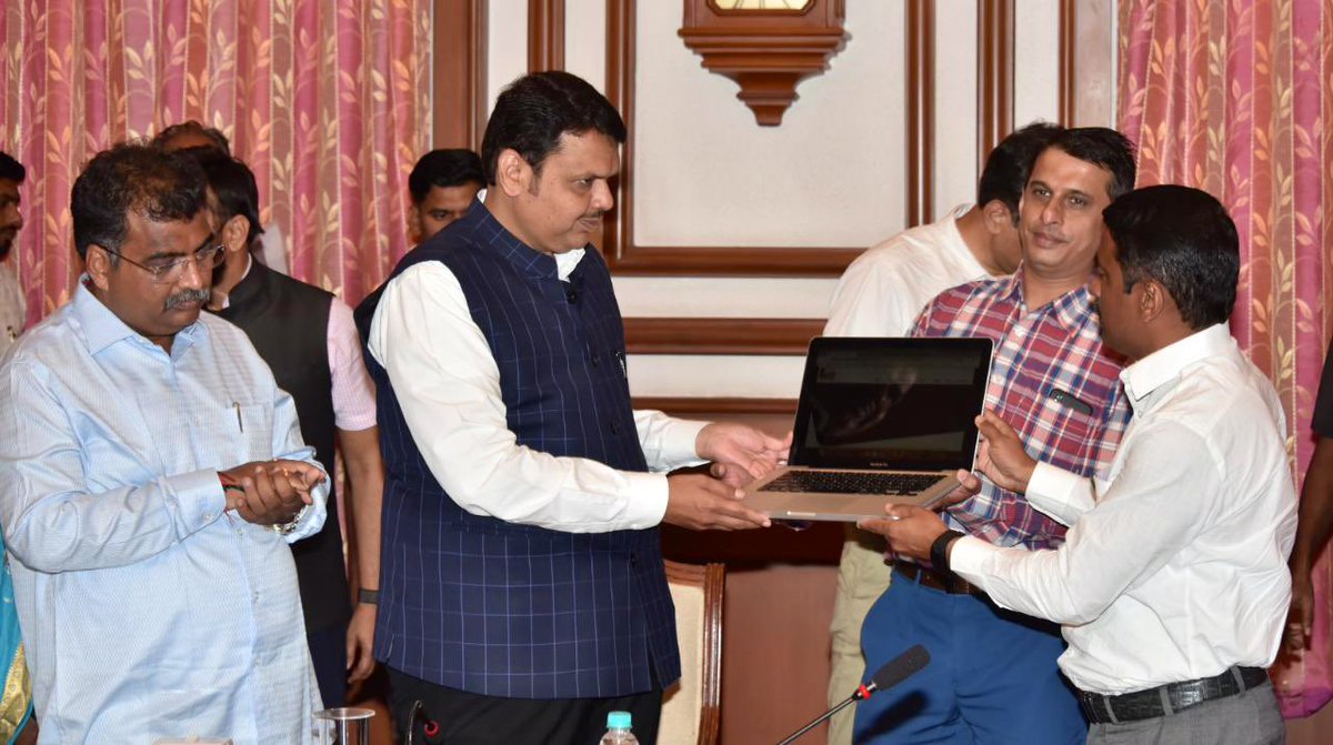 CMOMaharashtra's tweet photo. CM @Dev_Fadnavis also launched interactive portal ‘Vision Raigad’ for public participation in development process. https://t.co/k99REpRg21