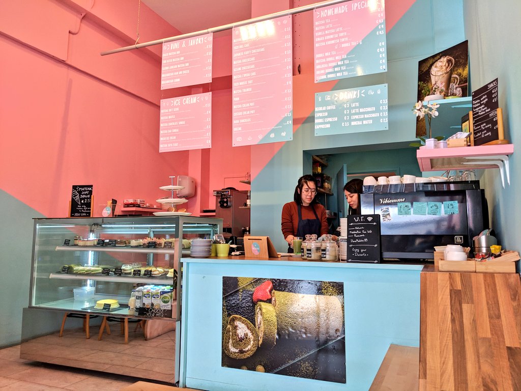 ShrimpsyKate's tweet photo. 🍵 Chillig in a matcha cafe, of course I had to visit it! 😍🍵 #matchabar @IK1T https://t.co/ByAoPLcJMh