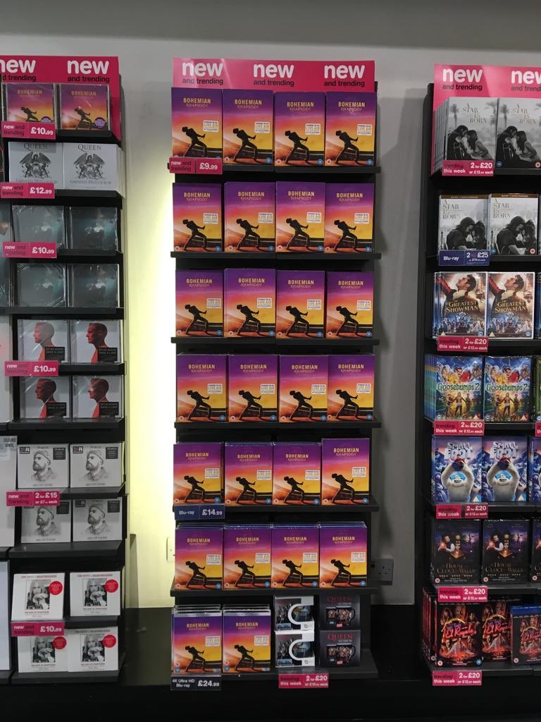 QueenWillRock's tweet photo. The home entertainment release of Bohemian Rhapsody on Blu-ray/DVD and digital is holding on for a second week at the No.1 spot in the UK! 👏🏻 https://t.co/AziWodkCAj